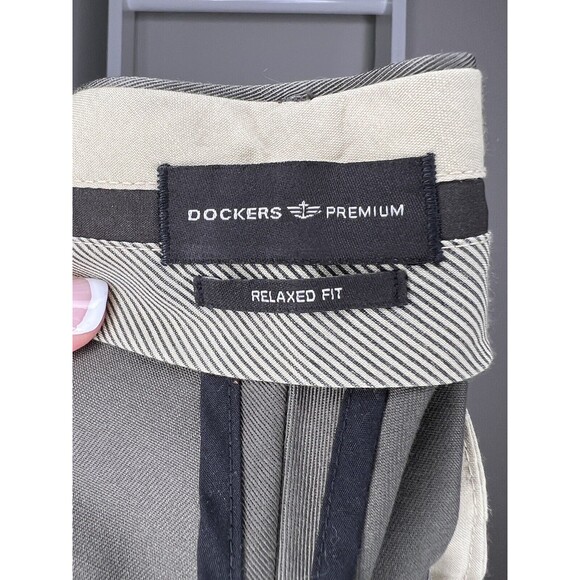 Dockers Pants Mens 33 x 30 Brown Green Pleated Front Premium Relaxed Fit - Picture 10 of 13